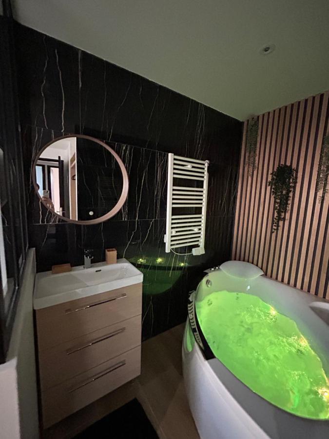 T4 Jolie Vue Avec Jaccuzzi Apartman Vitrolles  Kültér fotó