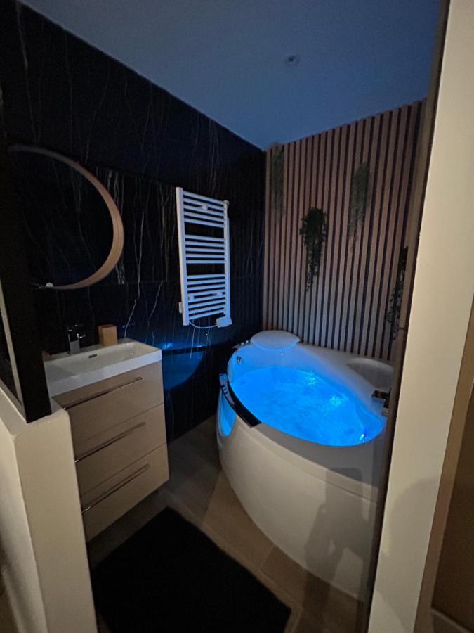 T4 Jolie Vue Avec Jaccuzzi Apartman Vitrolles  Kültér fotó
